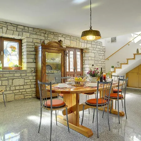 Quaint In Vodnjan With Pool Holiday home *