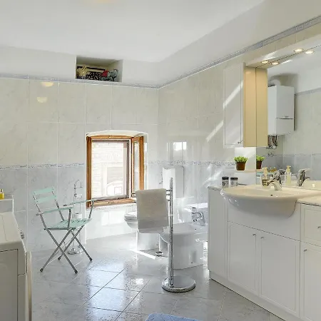度假居 Quaint In Vodnjan With Pool