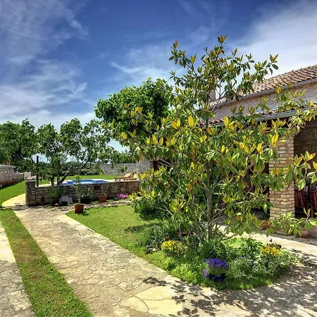 Quaint In Vodnjan With Pool