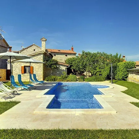 Holiday home Quaint In Vodnjan With Pool Orbanici